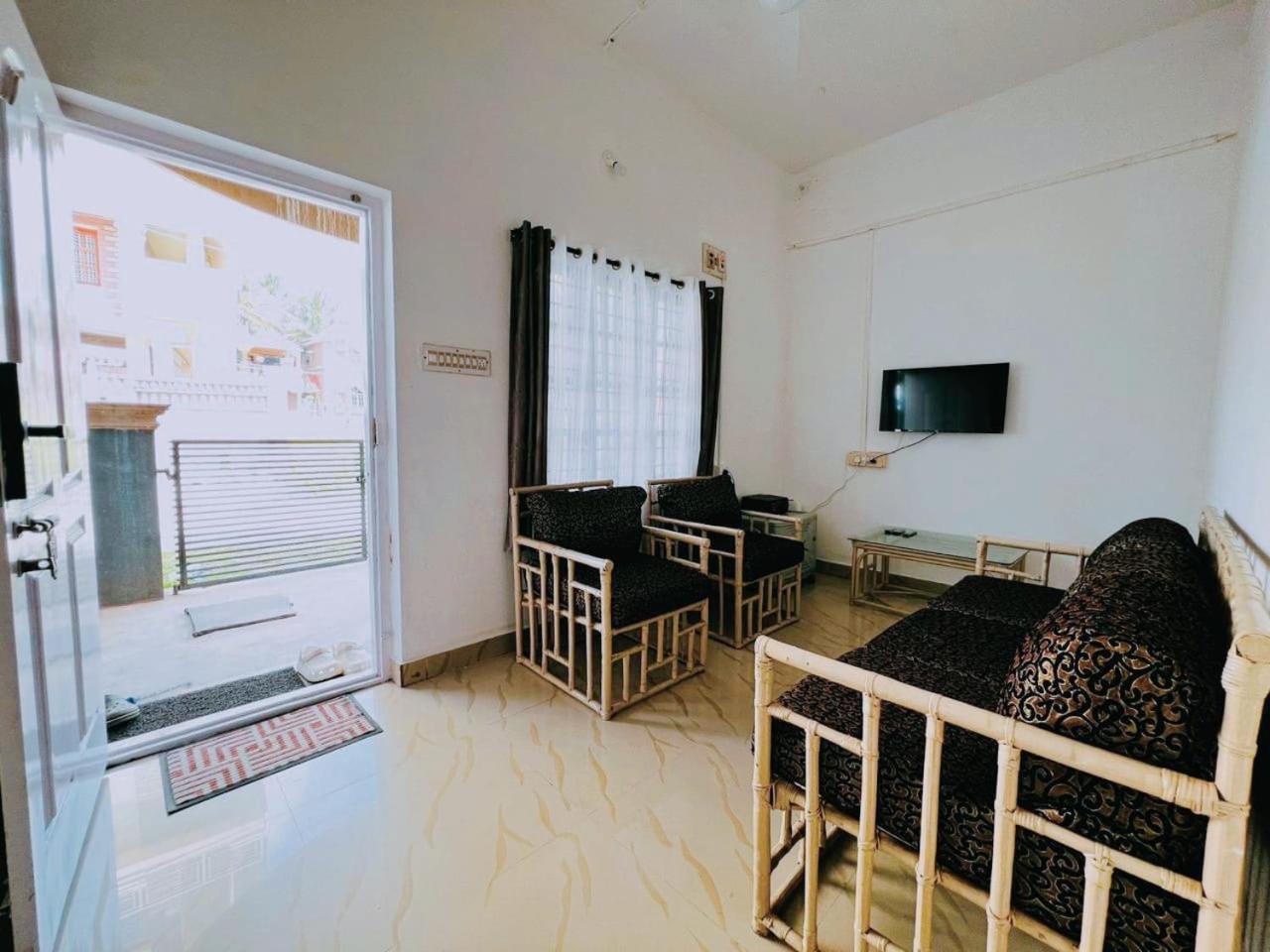 Hegde Residency Villa Chikmagalūr Exteriör bild